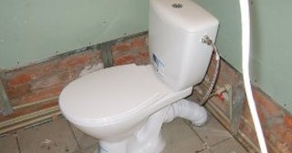 Установка приставного унитаза в Чебаркуле - монтаж и подключение, СантехДомЧбр от 5121 рублей