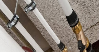 Замена труб водоснабжения в квартире: цена от 2049 руб. - СантехДомЧбр